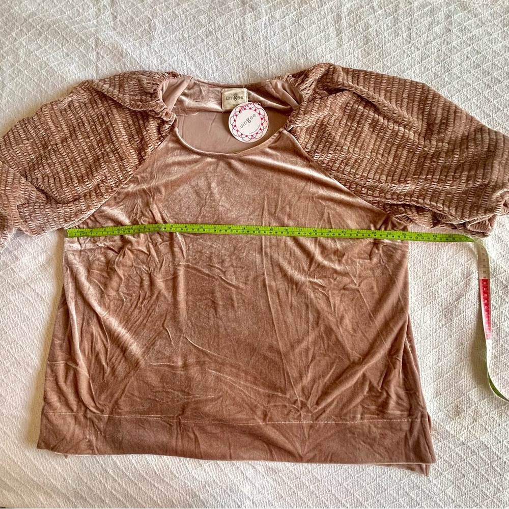 Umgee Blush Rose Velvet Front Dolman Sleeve Top NWT - Picture 6 of 7